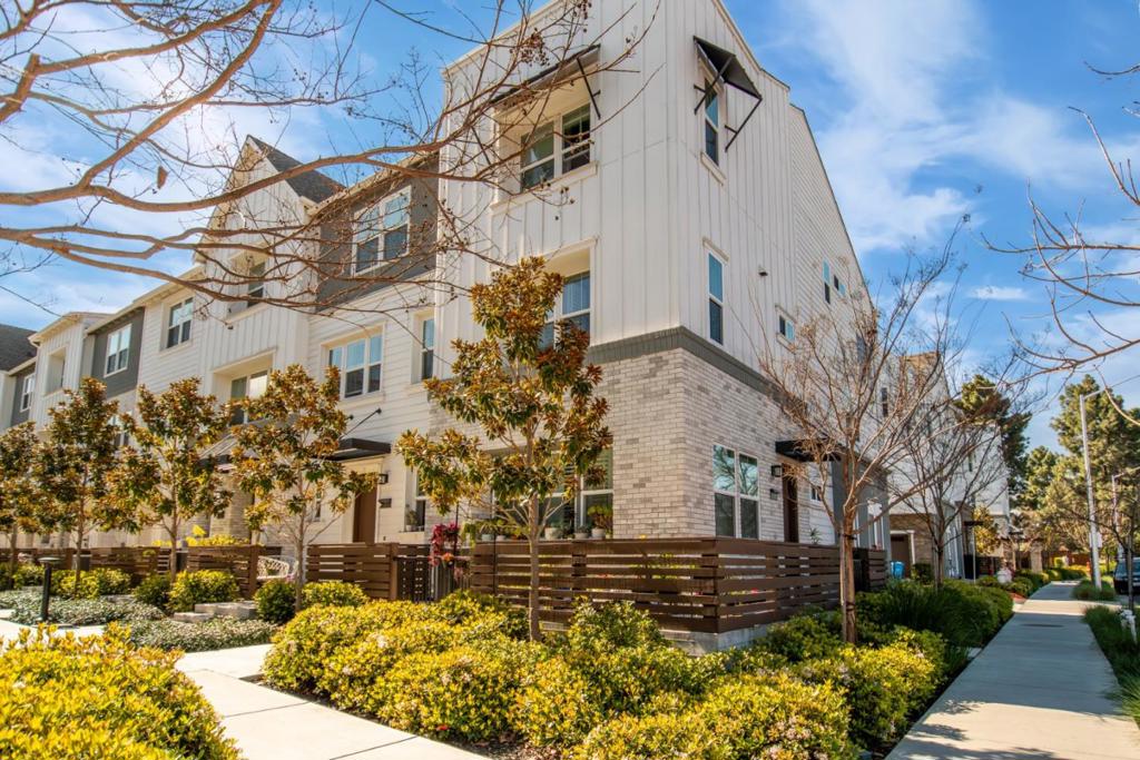 1420 Civic Center Drive 2