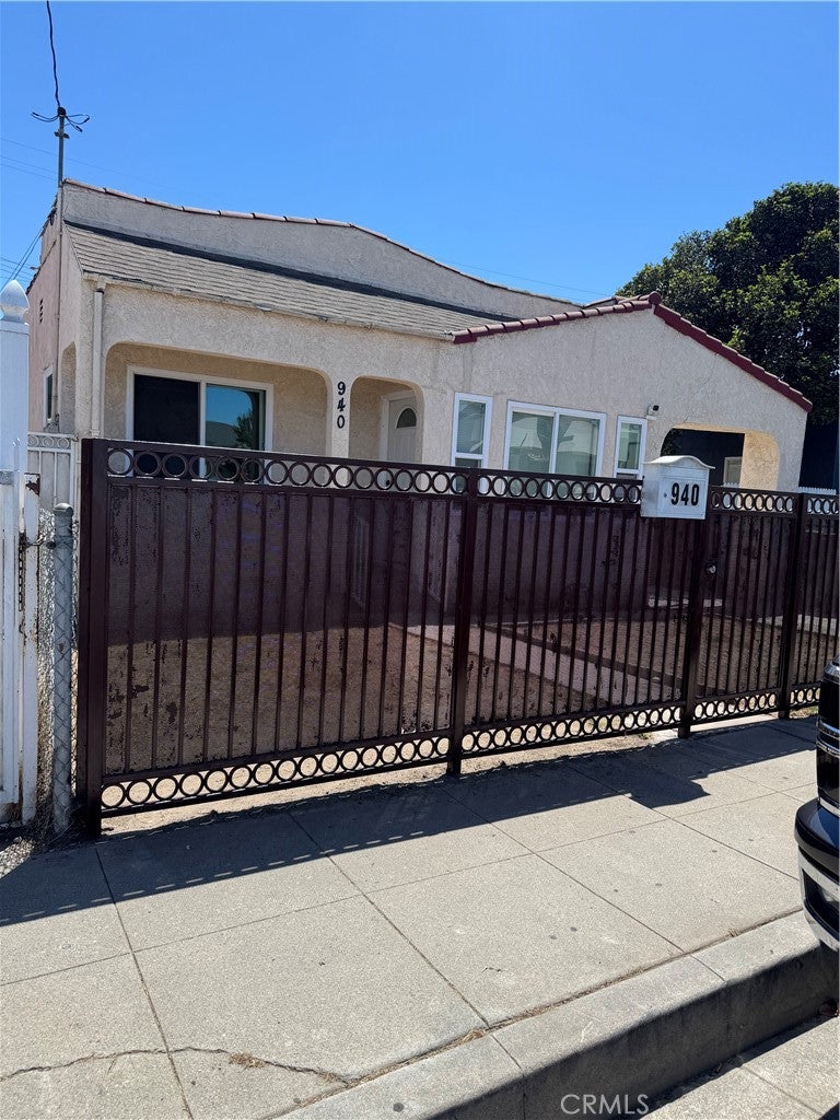 940 W Magnolia