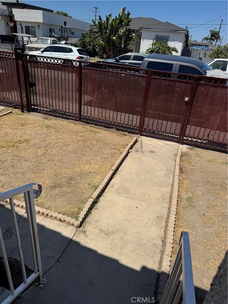 940 W Magnolia