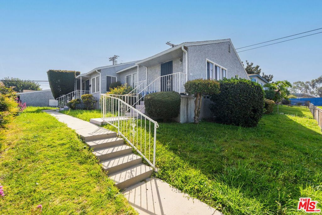 9506 S Manhattan Place