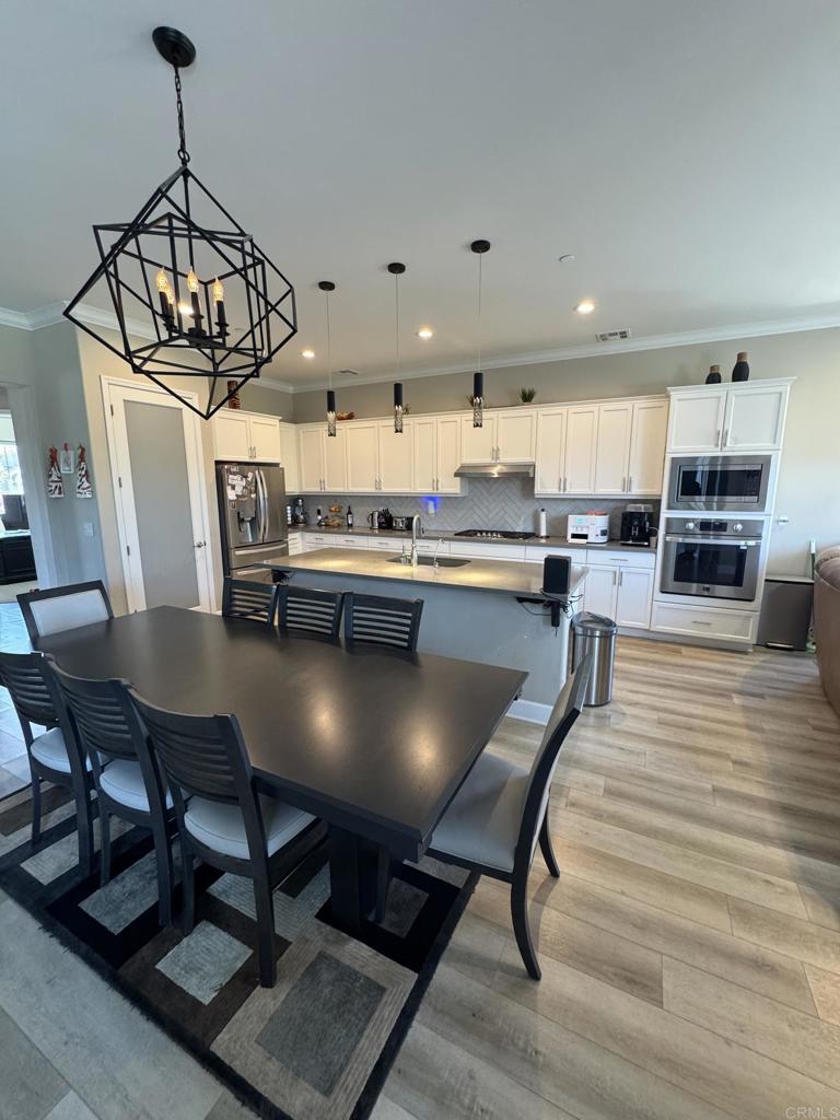 5844 Leaf Springs Place