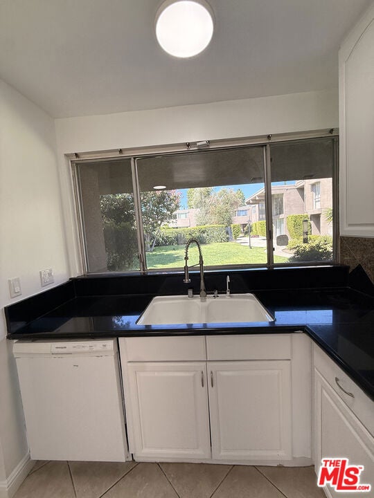 Photo of 18110 Killion Street #10, Tarzana, CA 91356 (MLS # 26987769)