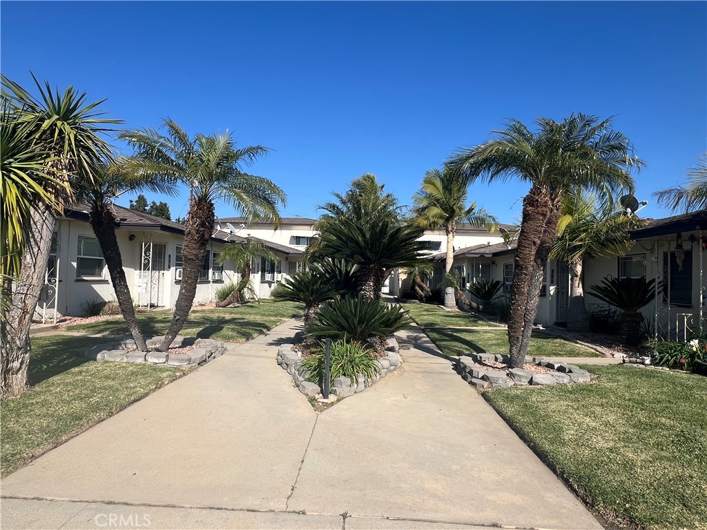 Nice upstairs unit, 2 Beds /1 Bath apartment with one car garage in the City of Covina. Stainless steel stove, oven, microwave, dishwasher and refrigerator in the kitchen. Stackable washer and dryer laundry machines are included. Laminated wood flooring throughout entire unit with window A/C and wall heater. Extremely convenient location close to Eastland Shopping Center, post office, school, the I-10 freeway and more!