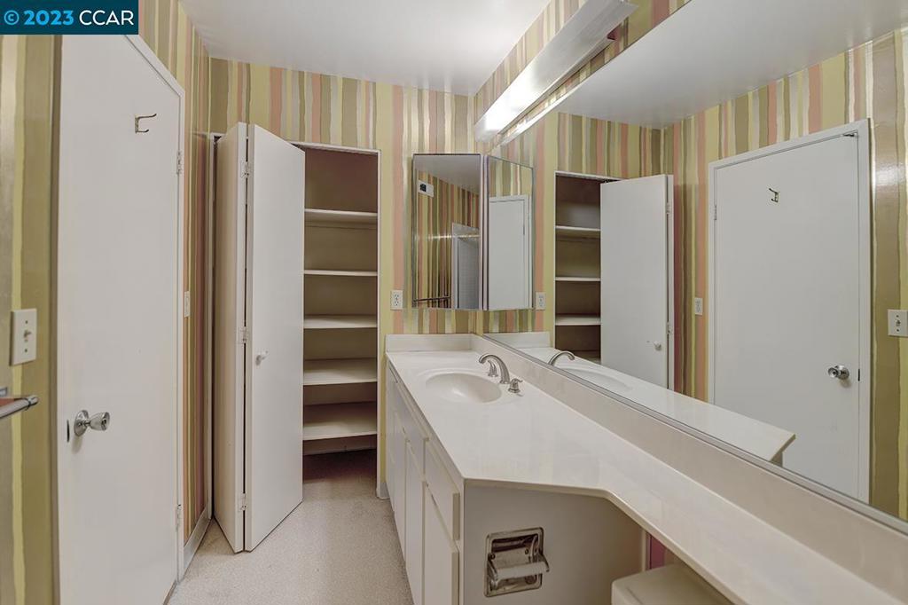 ROSSMOOR - Residential