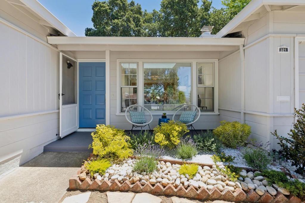 321 La Casa Avenue