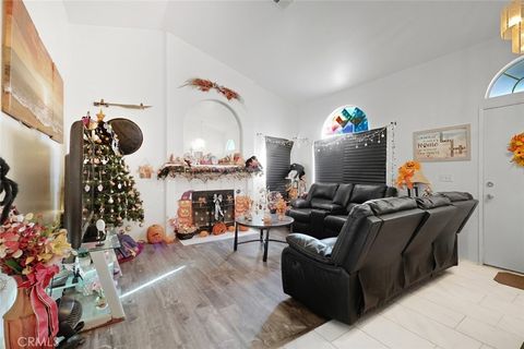 Photo of 42918 Fanchon Ave, Lancaster, CA 93536 (MLS # SR25255299)