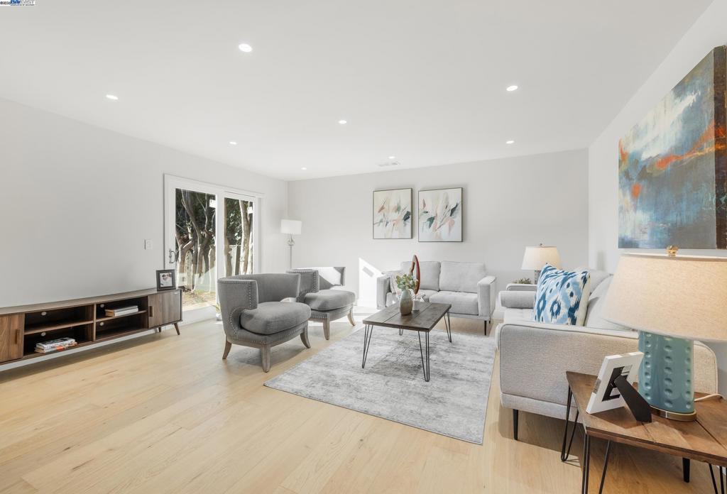 WASHINGTON MANOR - Residential