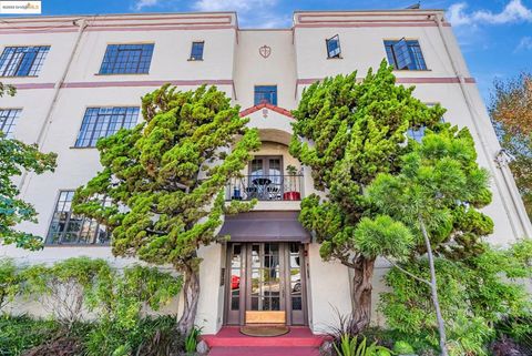 Photo of 848 Stannage Ave #11, Albany, CA 94706 (MLS # 41111572)