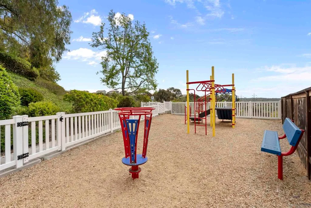 Carlsbad, California 92010, United States, 2 Bedrooms Bedrooms, ,3 BathroomsBathrooms,Residential,Pending,110970