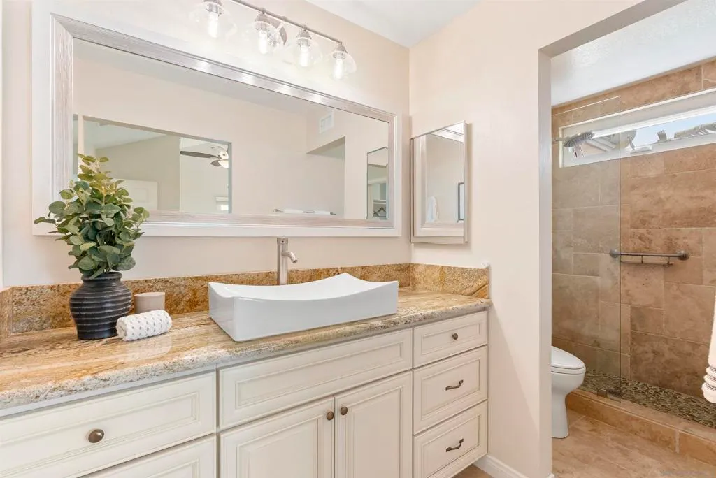 Carlsbad, California 92010, United States, 2 Bedrooms Bedrooms, ,3 BathroomsBathrooms,Residential,Pending,110970