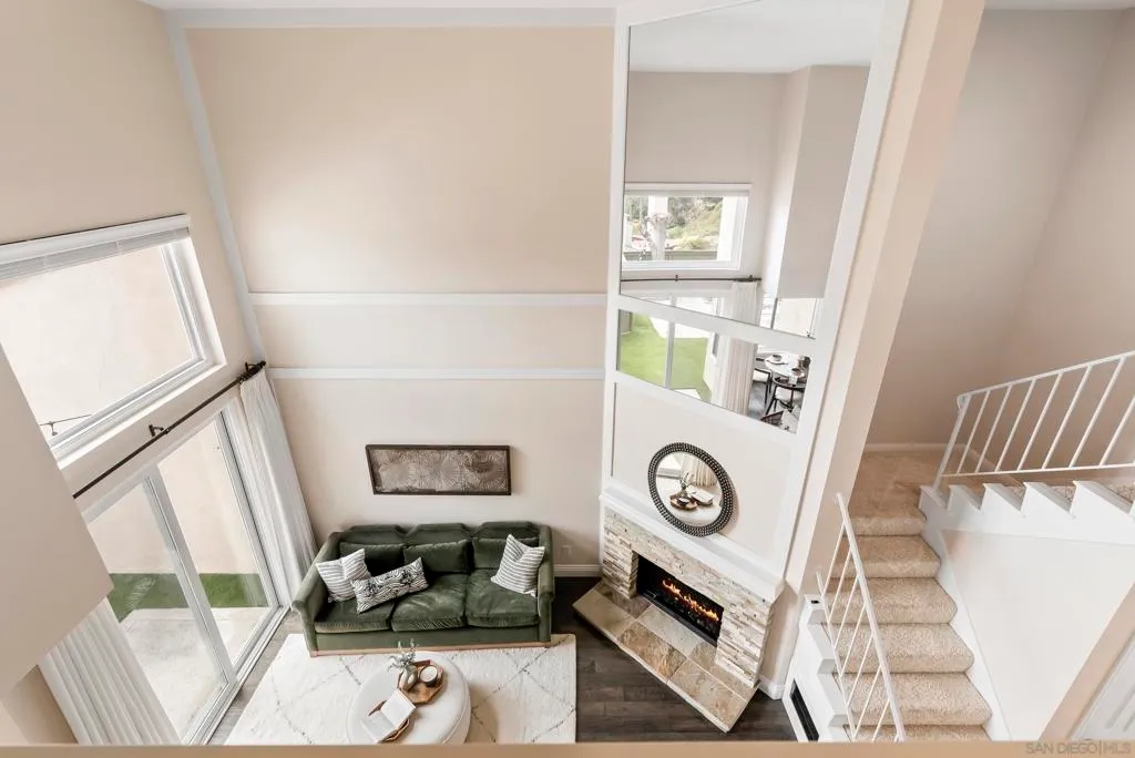 Carlsbad, California 92010, United States, 2 Bedrooms Bedrooms, ,3 BathroomsBathrooms,Residential,Pending,110970