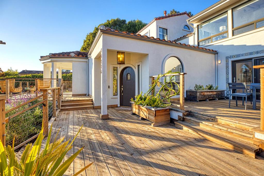 7433 Mesa Drive