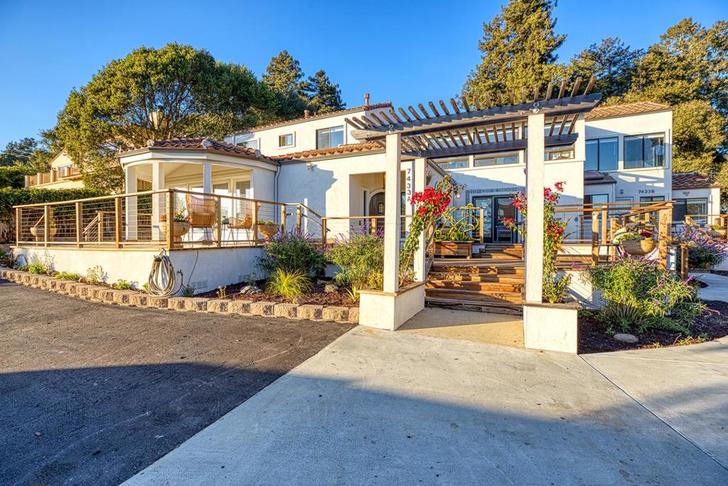 7433 Mesa Drive