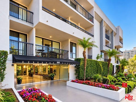 Photo of 906 N Doheny Drive #315, West Hollywood, CA 90069 (MLS # 26103879)