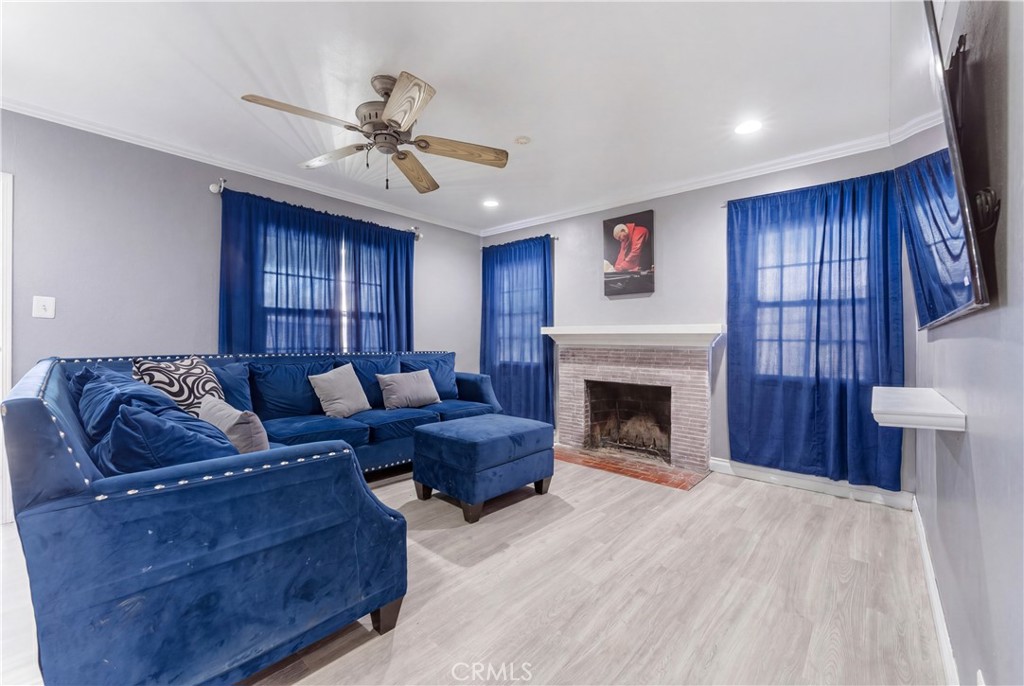 121 E 68th Way