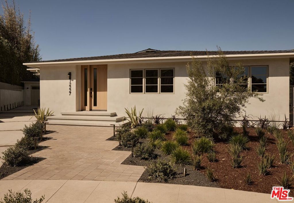 Photo of 12227 Everglade Street, Los Angeles, CA 90066 (MLS # 26661409)