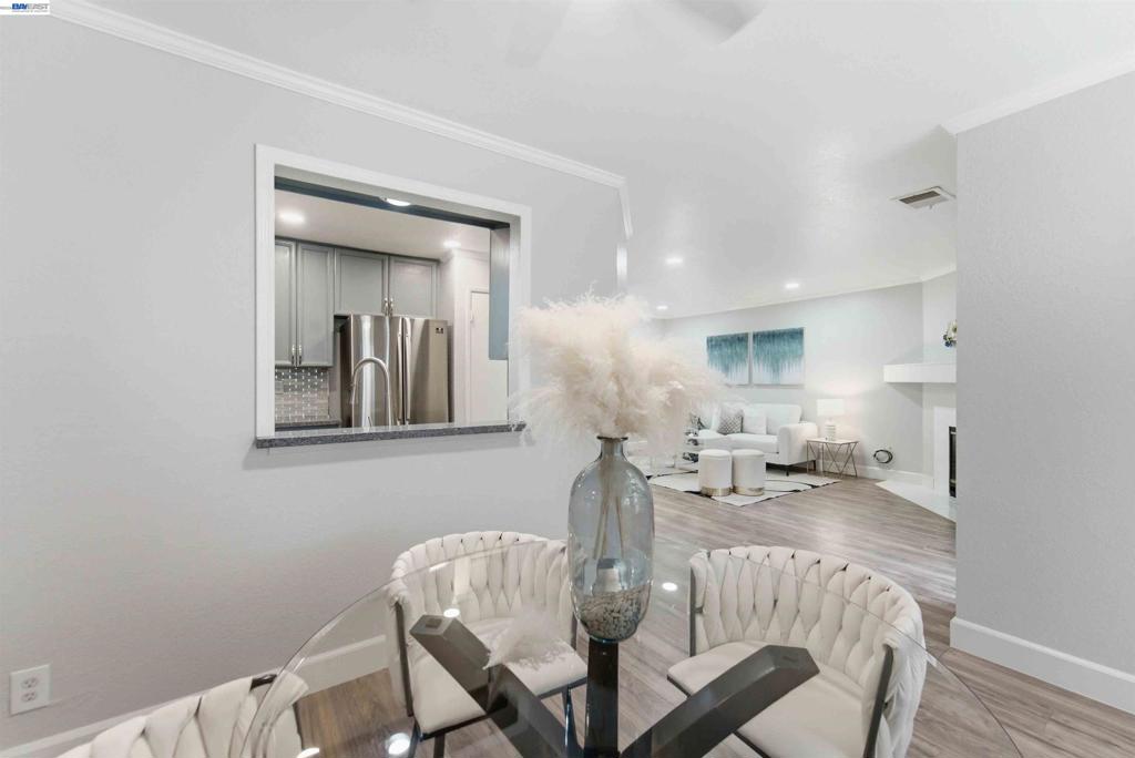 4664 Devonshire Cmn