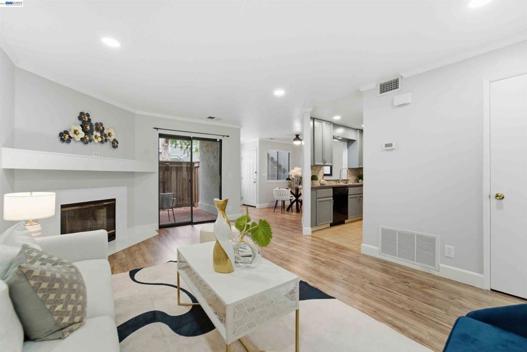 4664 Devonshire Cmn
