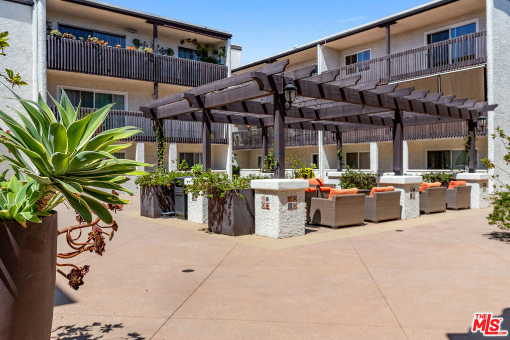 5334 Lindley Avenue 340