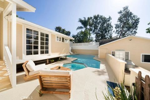 Photo of 541 Oak Street St, Laguna Beach, CA 92651 (MLS # LG26036096)