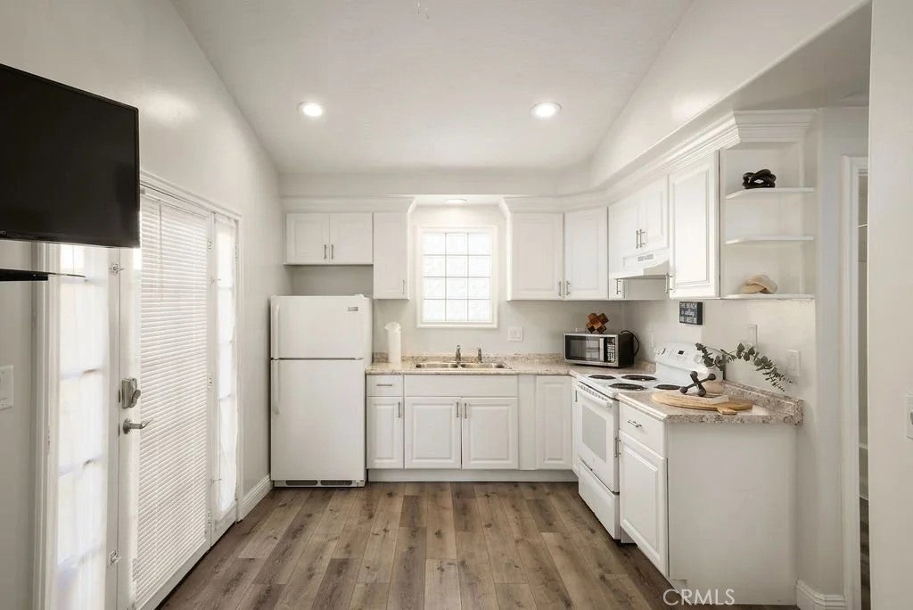 541 Oak Street, Laguna Beach CA 92651 - Photo 28