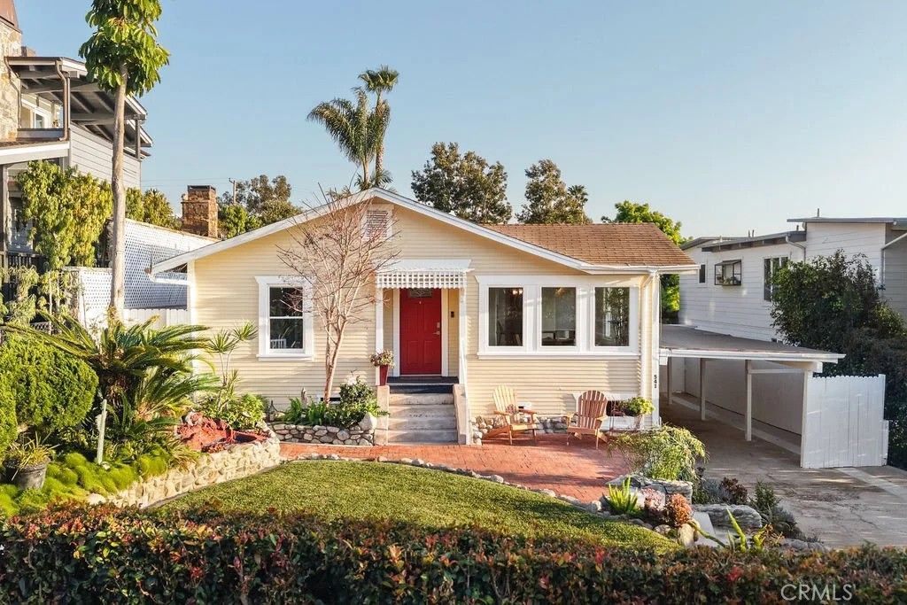 Photo of 541 Oak Street St, Laguna Beach, CA 92651 (MLS # LG26036096)