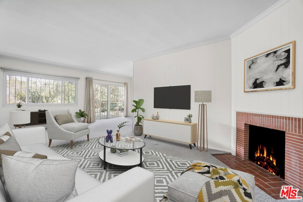 Photo of 5248 Parkglen Avenue, Los Angeles, CA 90043 (MLS # 25599999)