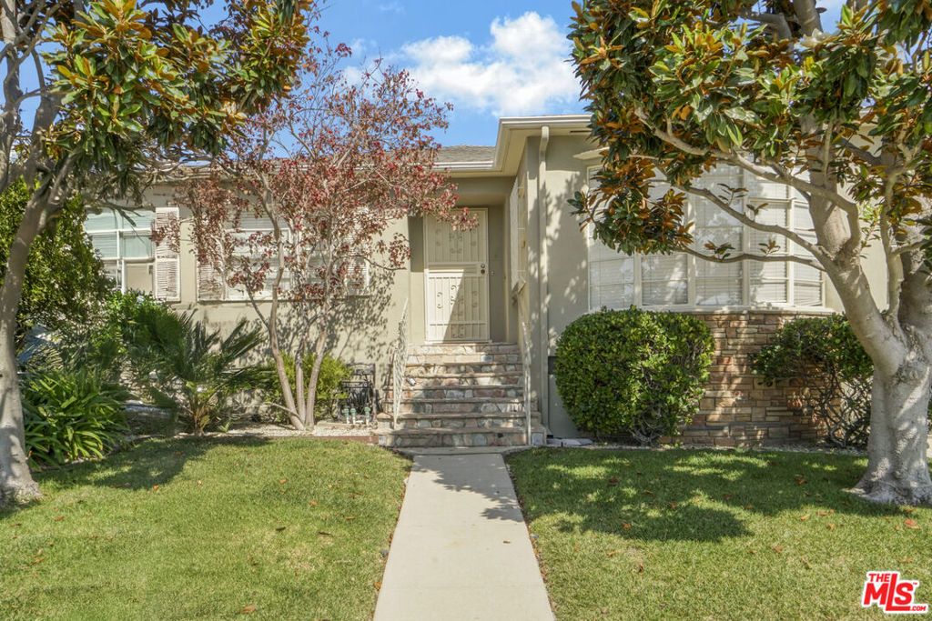 Photo of 5248 Parkglen Avenue, Los Angeles, CA 90043 (MLS # 25599999)