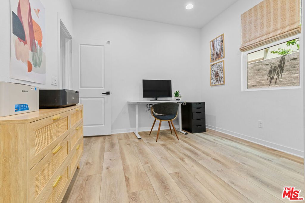 listing image 130727785921690513063
