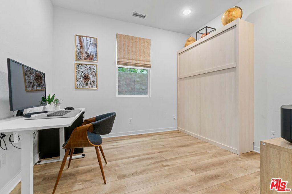 listing image 130727851240009845879