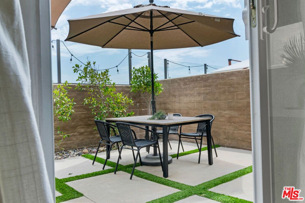 listing image 130727766504500325378