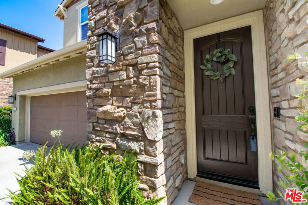 listing image 130725557845931811279
