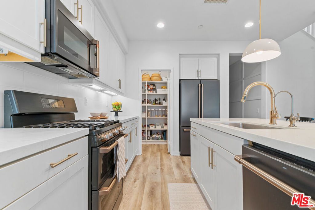 listing image 130720013205706569158