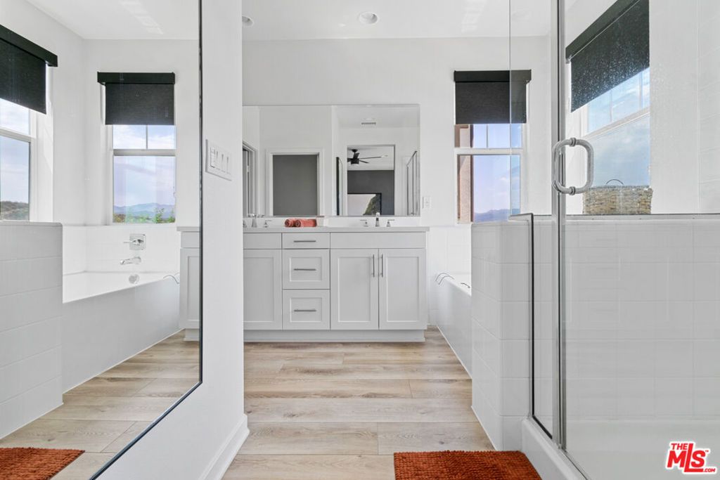 listing image 130726666491333026480