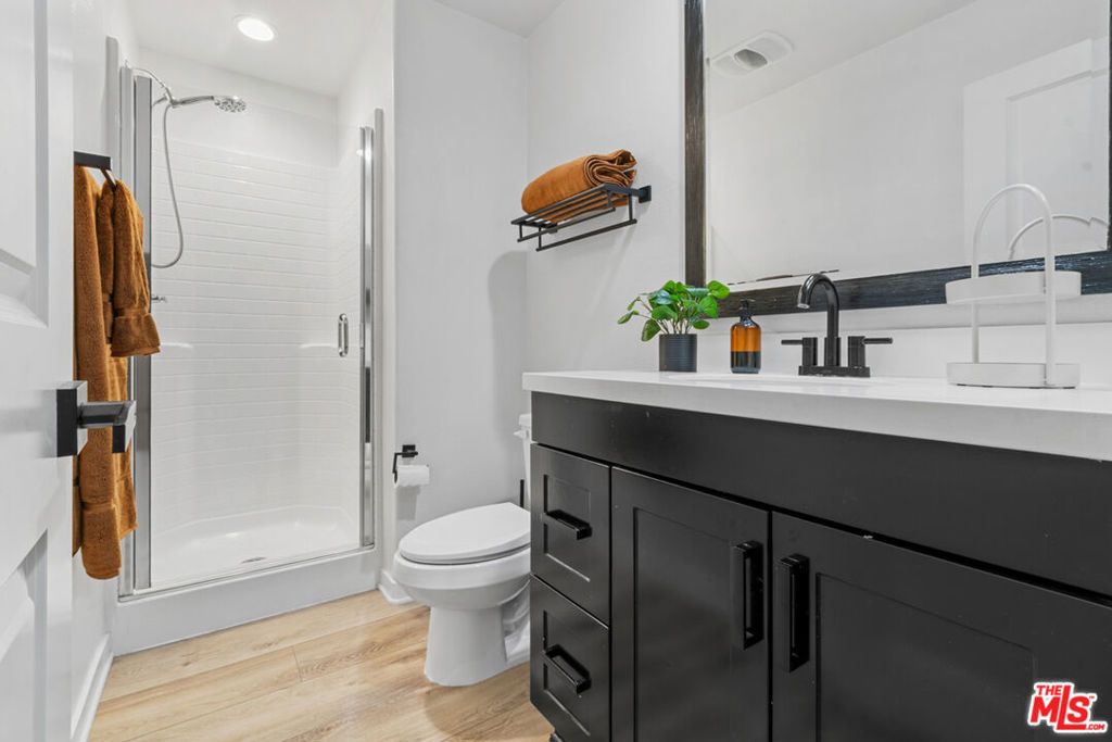 listing image 130720190459405356713