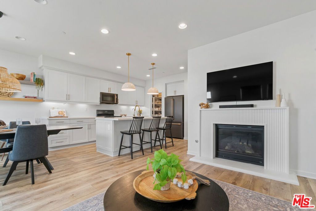 listing image 130728890279063688787