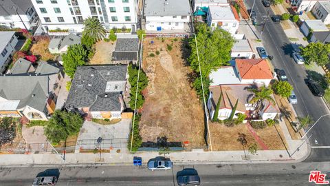 Photo of 1562 S Fairfax Avenue, Los Angeles, CA 90019 (MLS # 25562269)