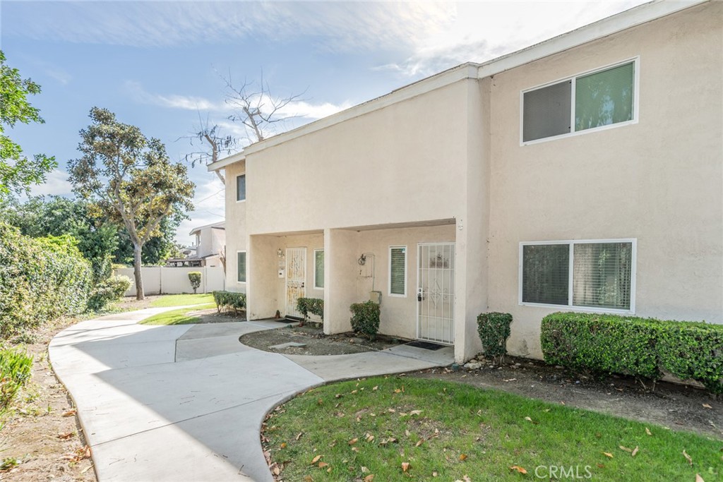 1436 N Elderberry