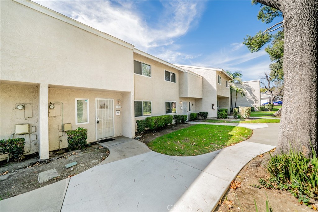 1436 N Elderberry