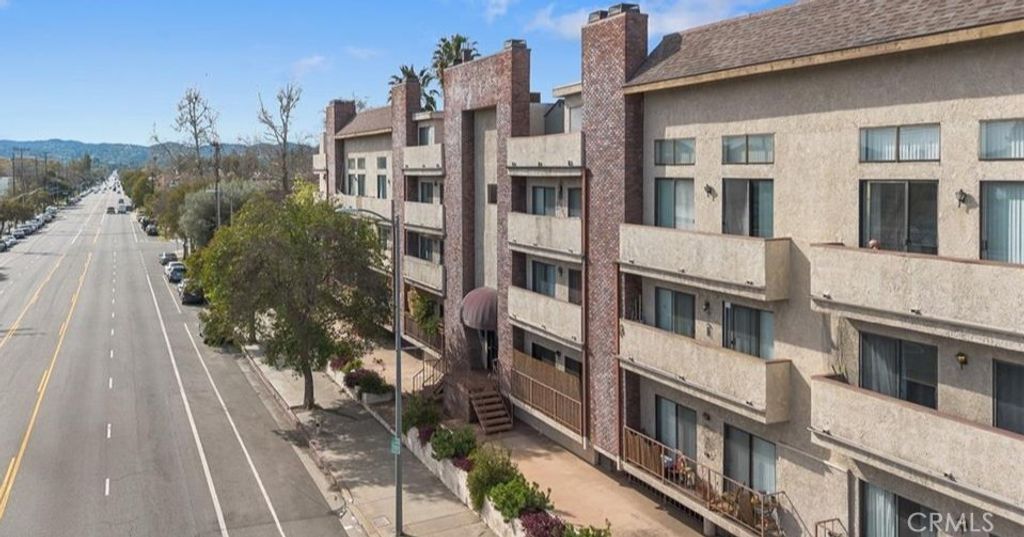 Photo of 7515 Winnetka Ave, Winnetka, CA 91306 (MLS # SR25254917)