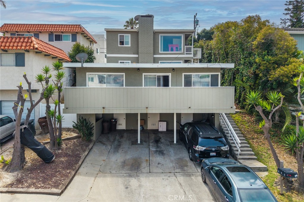 211 W Escalones
