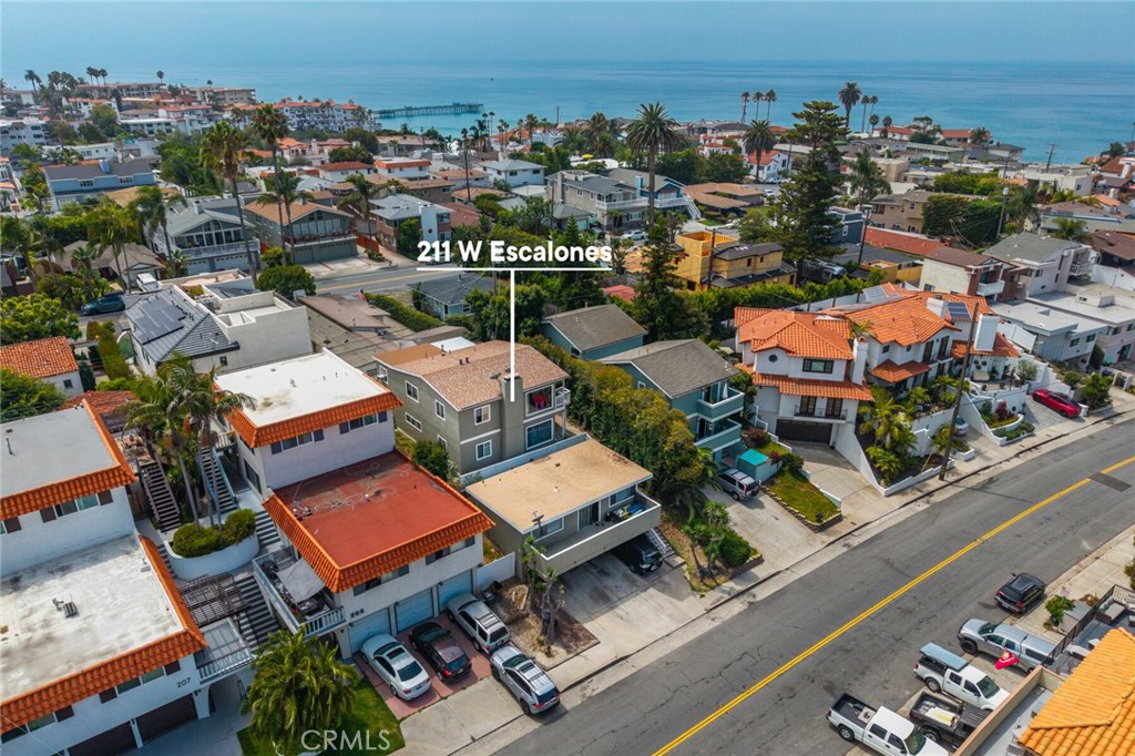 211 W Escalones