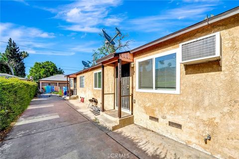 Photo of 14235 Sylvan, Van Nuys, CA 91401 (MLS # SR26082682)