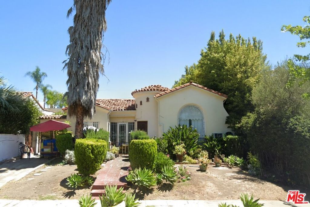 Photo of 360 N Edinburgh Avenue, Los Angeles, CA 90048 (MLS # 25619731)