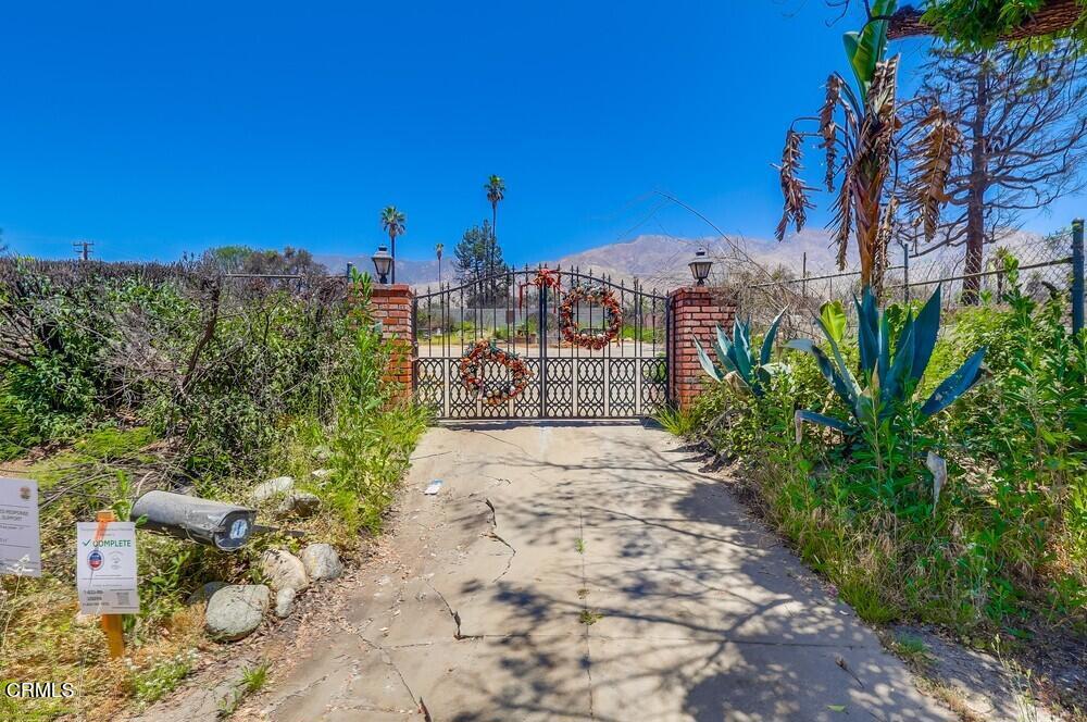 385 E Mariposa Street