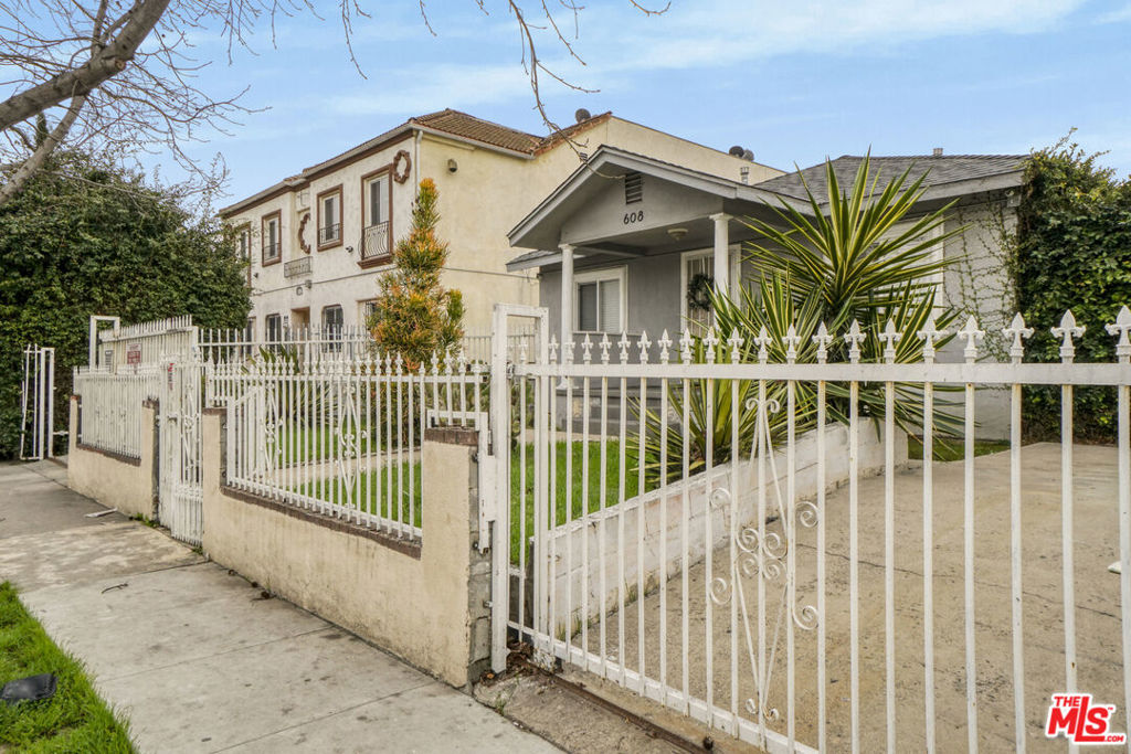 602 W 75th Street