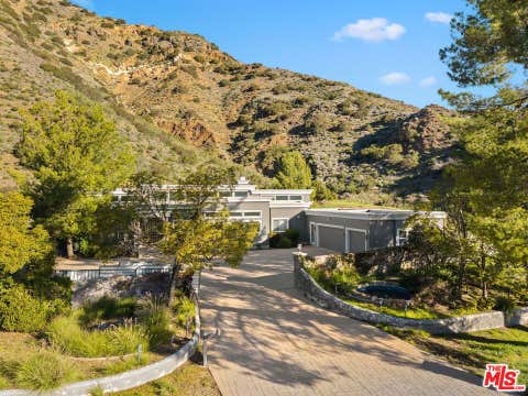 Photo of 3699 Kanan Road, Agoura Hills, CA 91301 (MLS # 26862935)