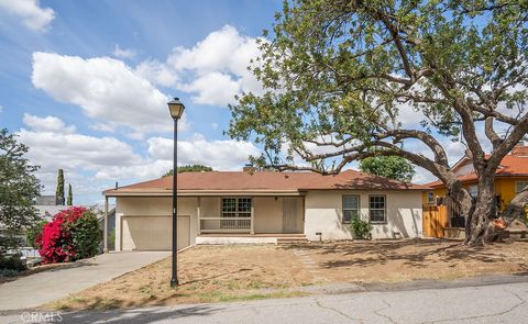 Photo of 3089 Floral Ave, Riverside, CA 92507 (MLS # CV26088686)