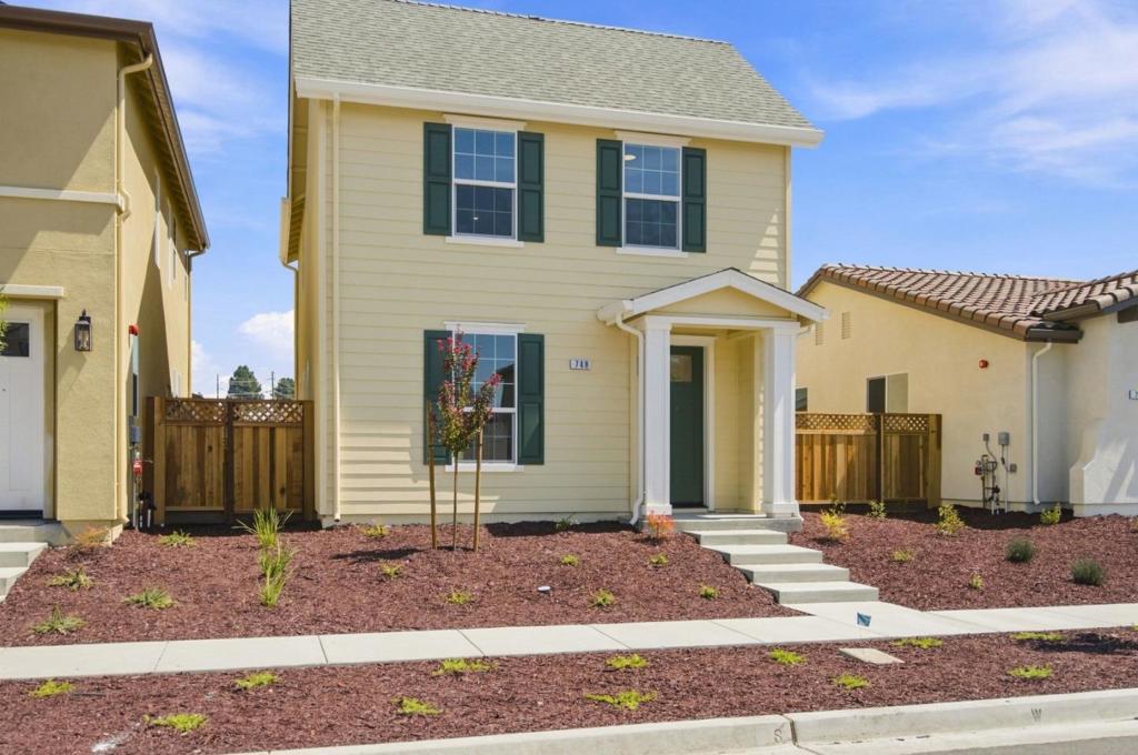 748 Aurora Way