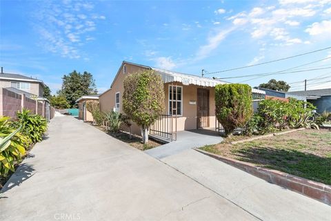 Photo of 11635 Walcroft St St, Lakewood, CA 90715 (MLS # PW25262407)